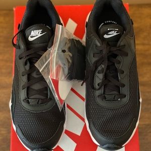 Nike Women’s RYZ 365 ll, brand new, in original box.